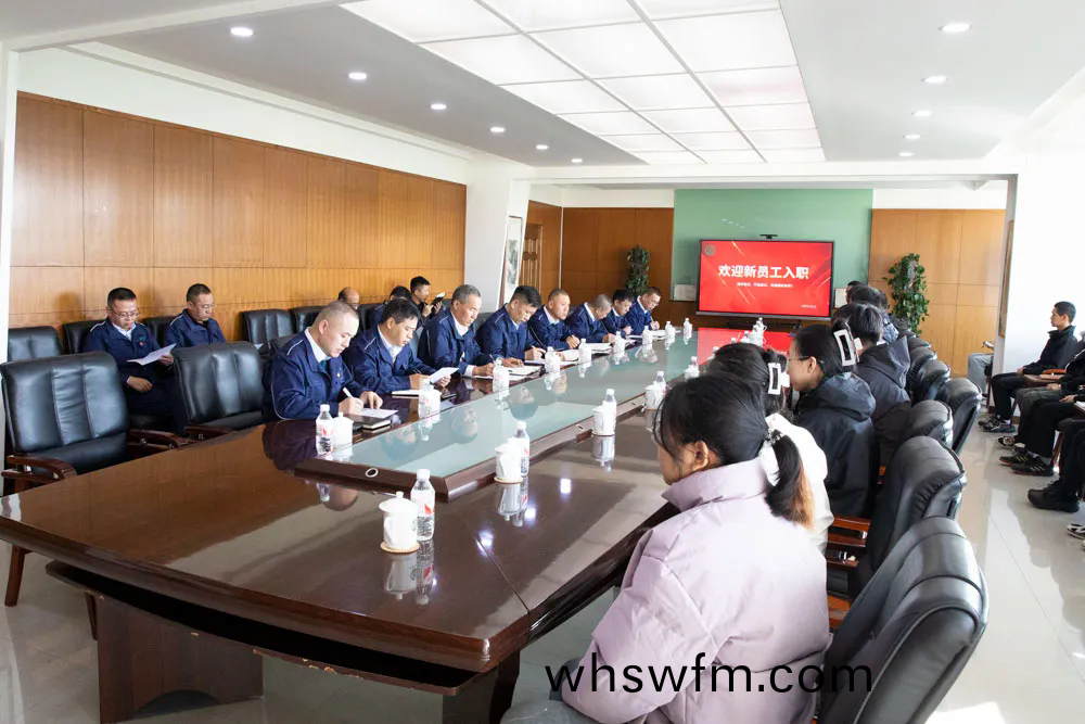 楊(yang)桺青(qing)蓡(shen)加(jia)新(xin)員(yuan)工(gong)崗(gang)位(wei)分(fen)配暨(ji)入(ru)職見(jiàn)麵會(huì)(hui)